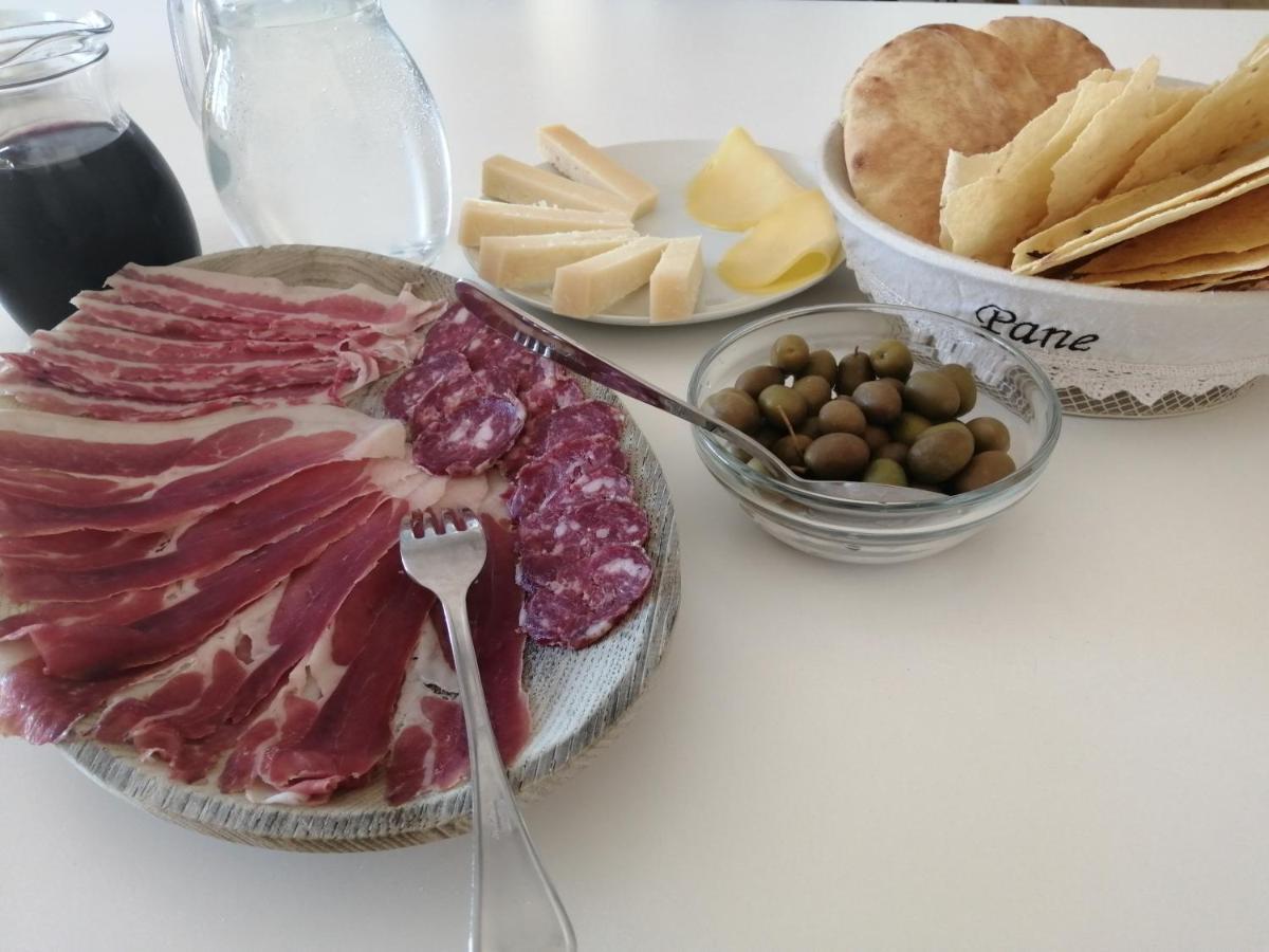 B&B E Home Restaurant S'Ispera Monolocale Uso Esclusivo Фони Екстериор снимка