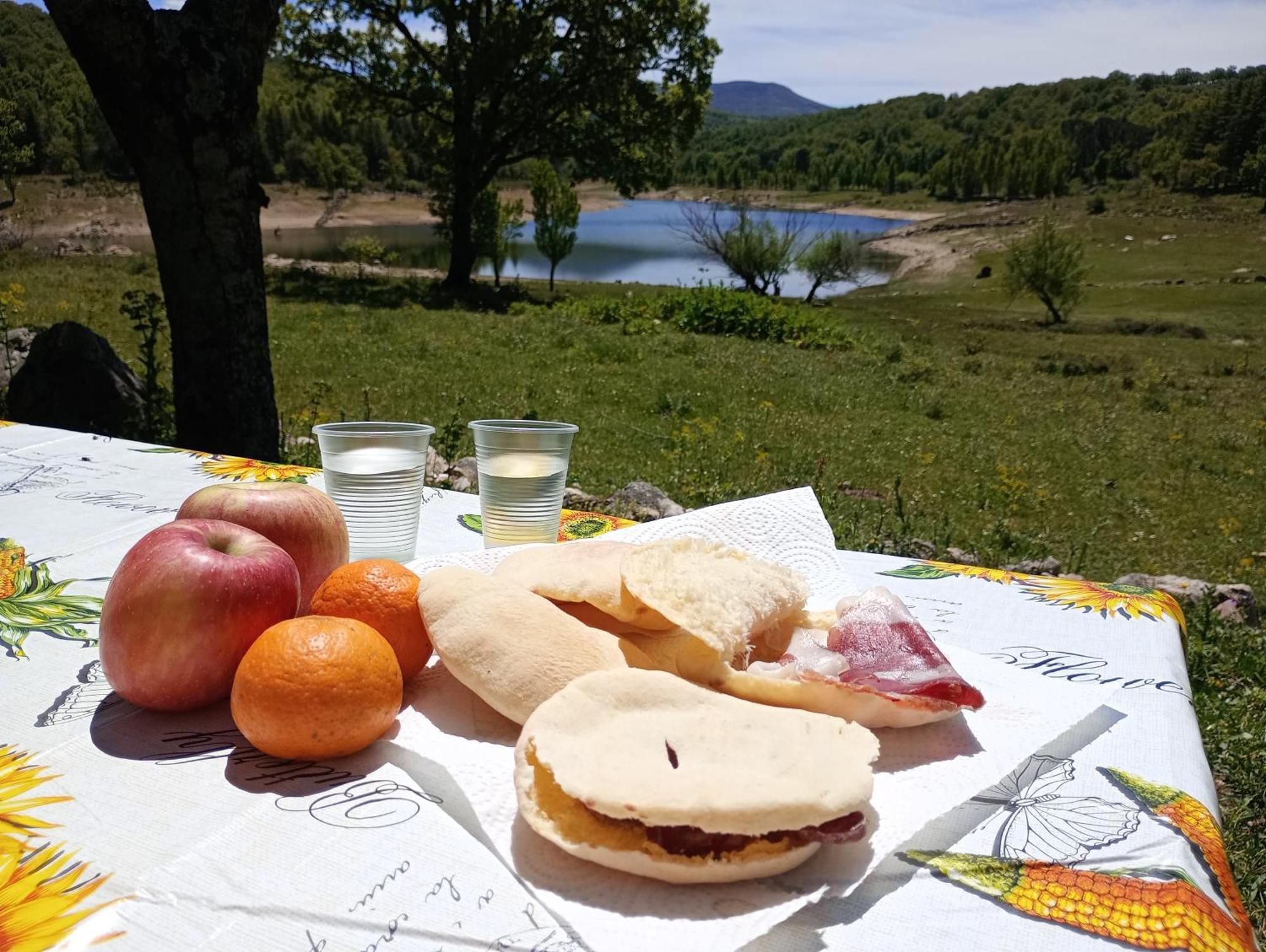 B&B E Home Restaurant S'Ispera Monolocale Uso Esclusivo Фони Екстериор снимка